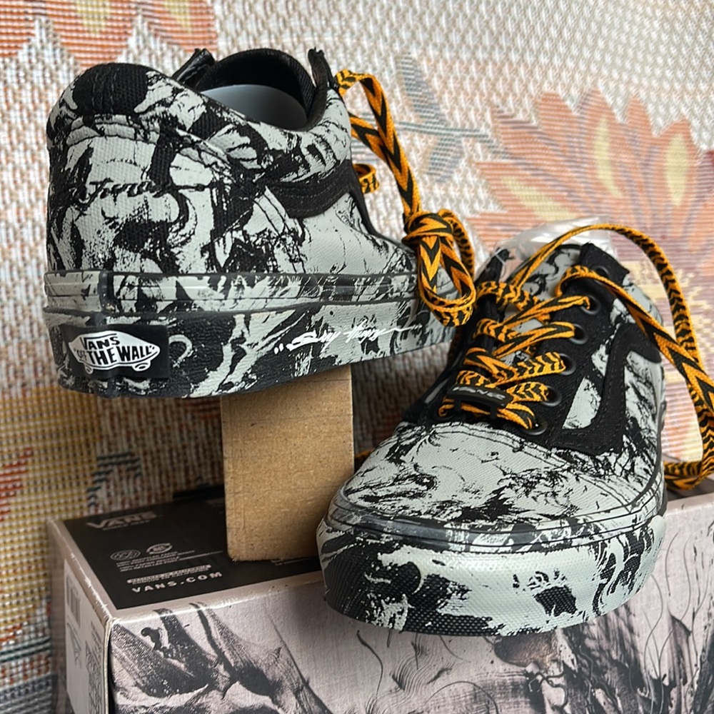 Vans WMNS Old Skool
Year Of The Tiger Black/Gray 
VN0A3WKTN42
Sneakers - Picture 10 of 16